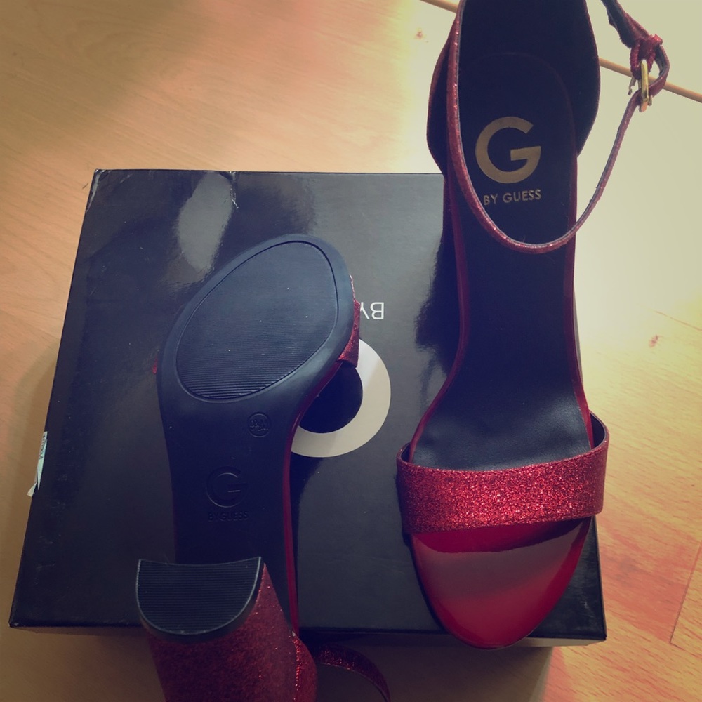 Guess pumps